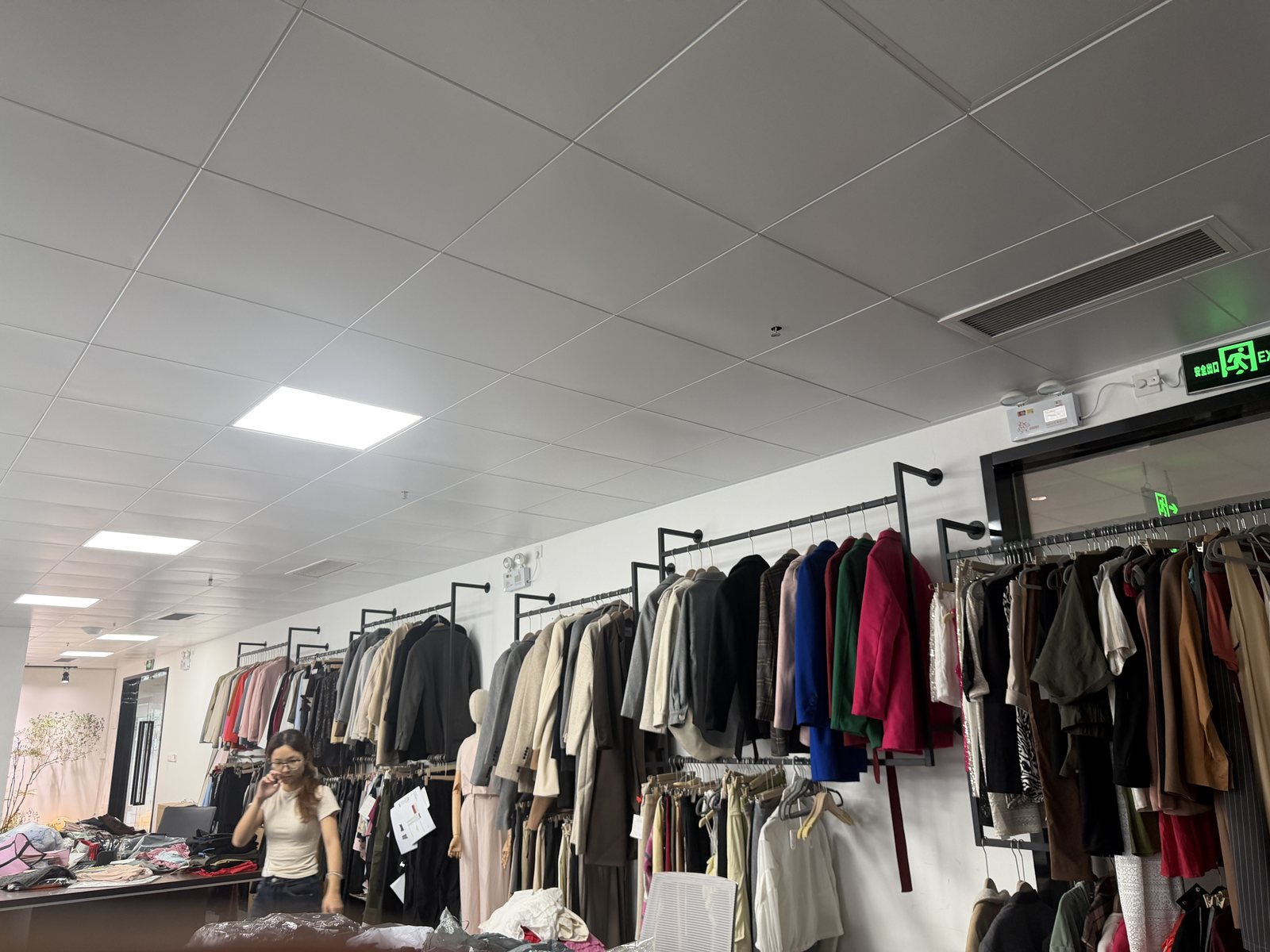 Sample rail in the CHENCHEN showroom